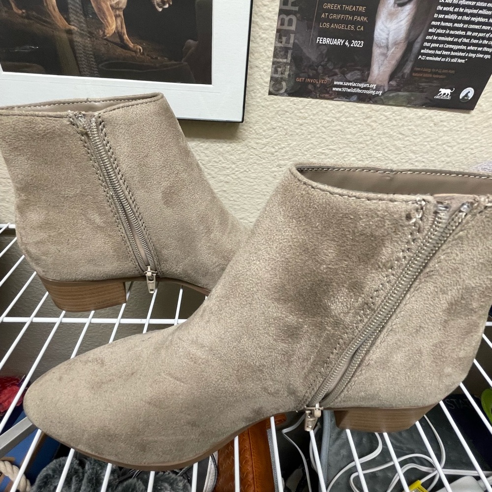NWOT ankle boots